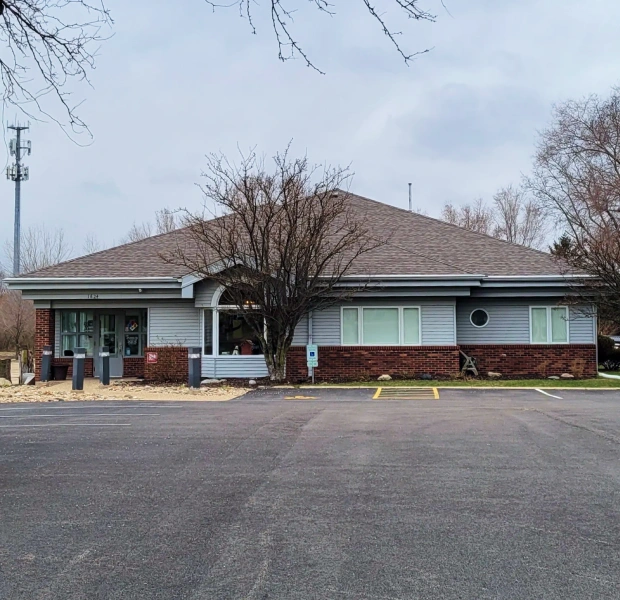 Exterior view of Meadowbrook Veterinary Clinic's South Peoria, IL building and parking lot